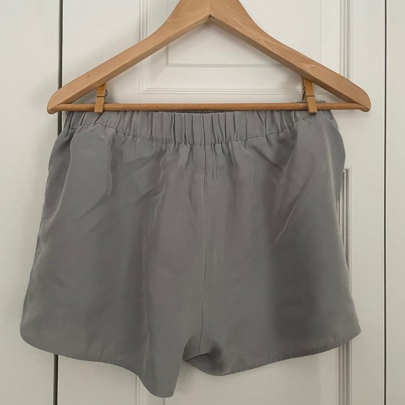 Everlane Silk Sleep Set in Silver with White Stripe - Picture 4 of 8